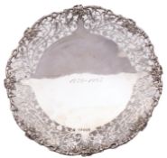 An Elizabeth II silver tazza, Lee & Wigfull (Henry Wigfull), Sheffield 1960, of circular form,