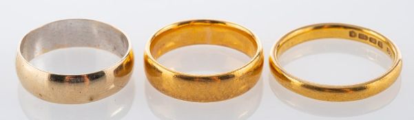 A 22ct gold wedding band, stamped 22 with full London hallmarks for 1954, ring size O, 3.