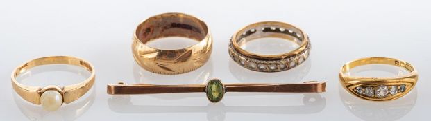 A collection of four rings and a bar brooch, including an 18ct gold Five Stone Diamond Ring,