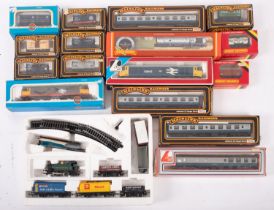 A collection of HO/OO gauge to including Lima 50043, a Buffet coach, Airfix, A1A-Class31/4 Diesel,