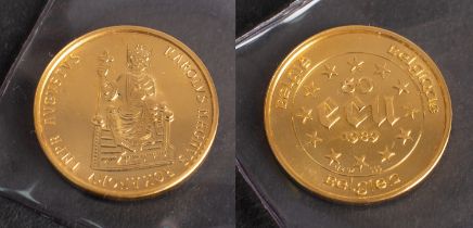 A 'Charlemagne' 50 ECU Belgian gold coin, dated 1989, diameter ca. 2.