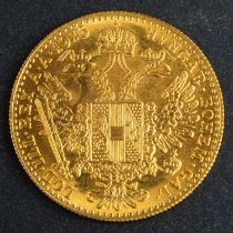 An Austrian 1 Ducat gold coin, dated 1915 (restruck), diameter ca. 20mms, total weight ca. 3.4gms.