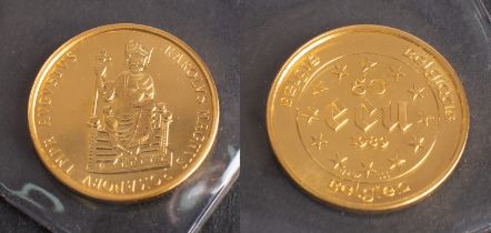 A 'Charlemagne' 50 ECU Belgian gold coin, dated 1989, diameter ca. 2.