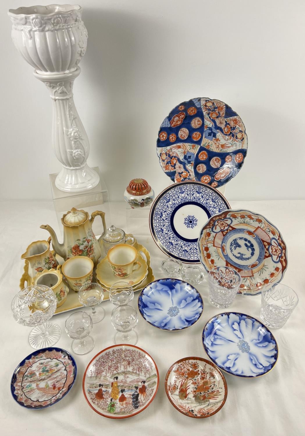 A box of assorted vintage ceramics and glass, to include a quantity of Oriental ceramics, an