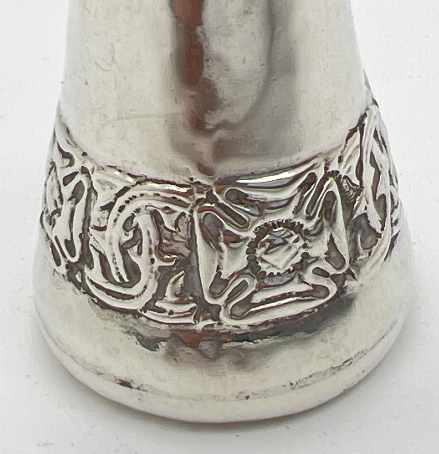 An Arts & Crafts small silver bud vase with stylised banded design to lower body. Fully hallmarked - Image 3 of 3