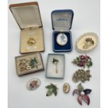 A collection of 12 vintage brooches in various styles, mostly floral, some stone set. To include