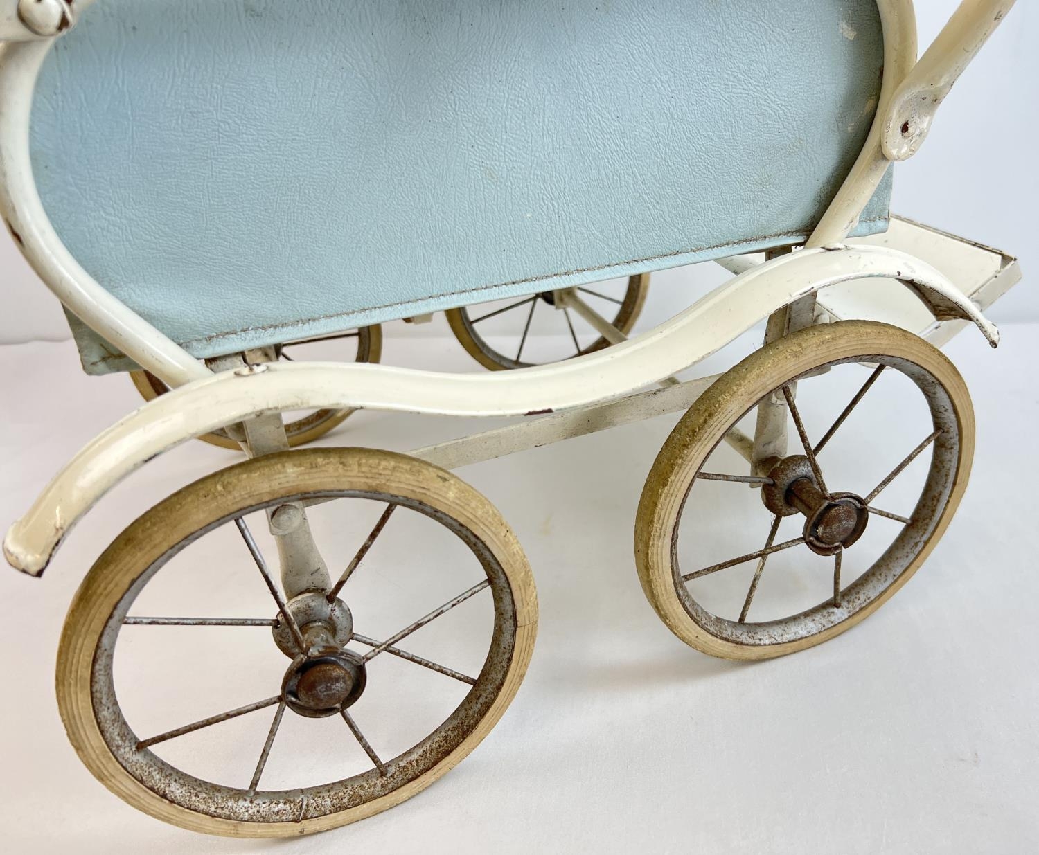 A vintage Marmet dolls pushchair with rubber tyres and grip handle. Original canopy frame has had - Image 2 of 6