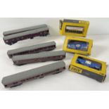 3 boxed model railway Trix Trains wagons. Johnnie Walker, Haig and The Maltsters Association,