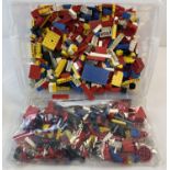 A tub of approx. 3kg of vintage Lego bricks and accessories. To include wheels, mini figure body