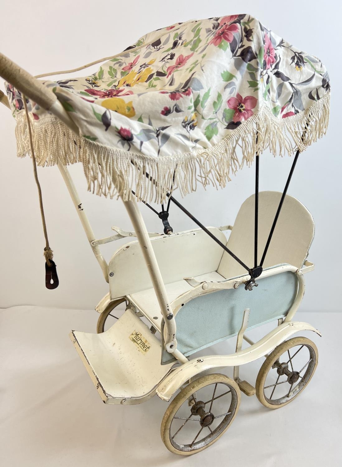 A vintage Marmet dolls pushchair with rubber tyres and grip handle. Original canopy frame has had - Image 5 of 6