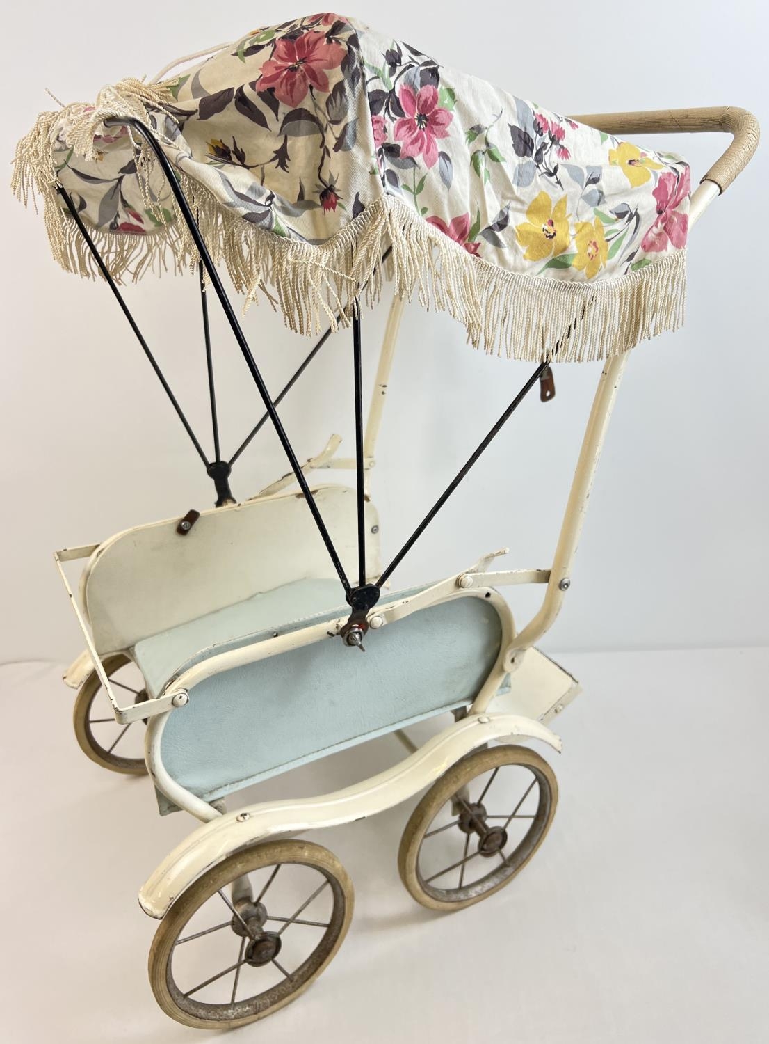 A vintage Marmet dolls pushchair with rubber tyres and grip handle. Original canopy frame has had - Image 3 of 6