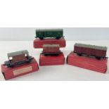 4 Hornby Dublo OO gauge model railway wagons, all in original boxes. #4647 Low Sided Wagon With