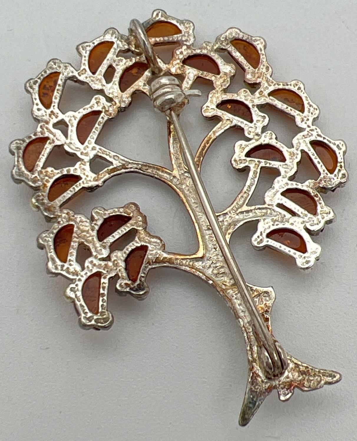 A 925 silver pendant/brooch in the shape of a tree, set with 19 small pieces of cognac amber. - Image 2 of 2