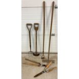 6 vintage wooden handled garden tools. To include small fork, hoe, rake and edging tool.