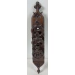 An early 20th century oak wall hanging letter rack with carved foliate decoration. Approx. 43cm