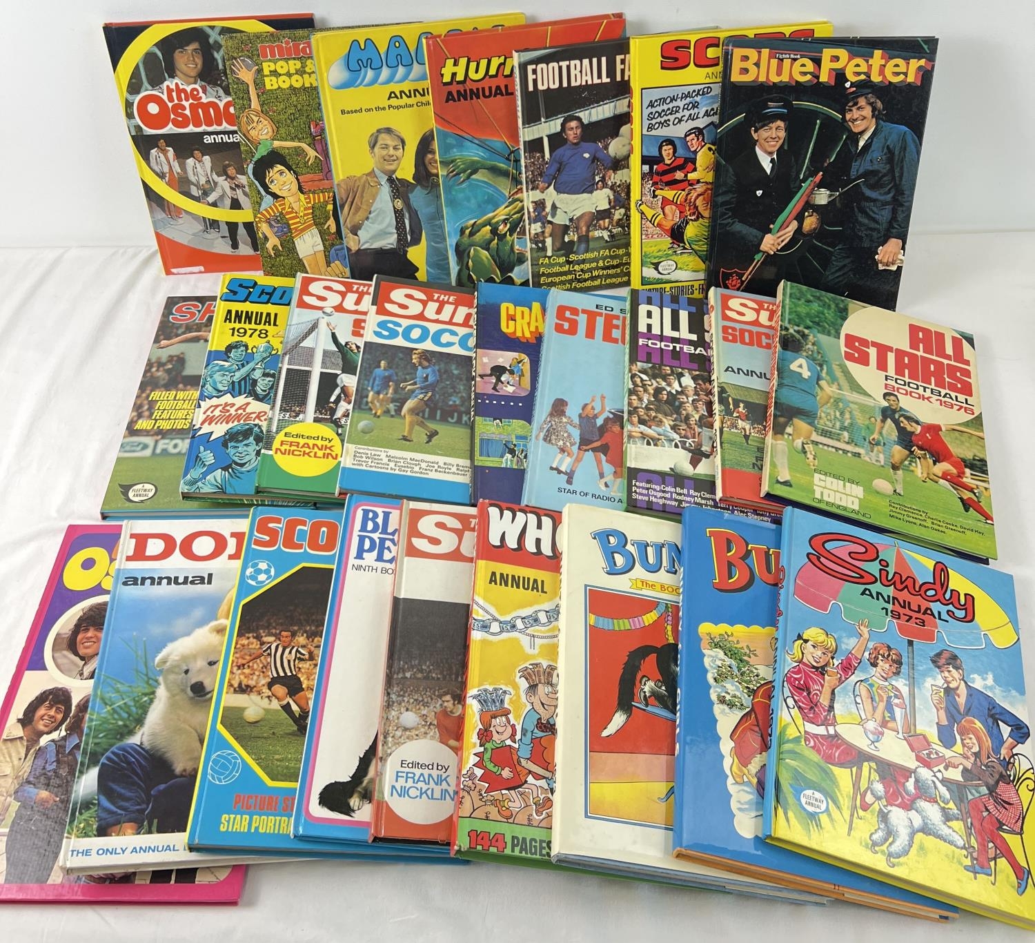 A collection of 25 assorted 1970's children's annuals, to include: Crackerjack, The Osmond's, Bunty,