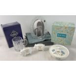A collection of boxed and unboxed crystal and ceramic items. Comprising: a boxed Elizabeth Arden