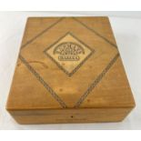 A vintage wooden H. Upmann Habana private stock cigar box with inlaid detail to lid. Original