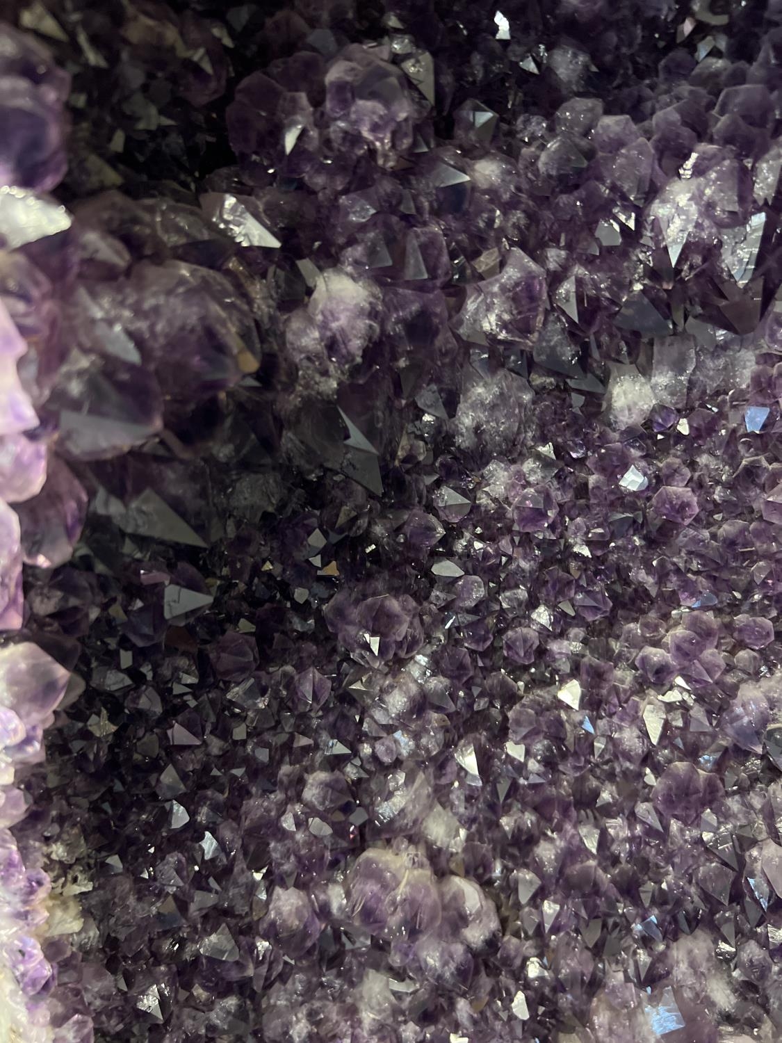 A very large amethyst crystal geode pair - rare as complete geode cut in half. Approx. 102cm tall - Image 8 of 10