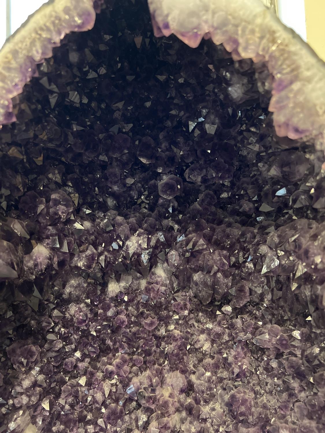 A very large amethyst crystal geode pair - rare as complete geode cut in half. Approx. 102cm tall - Image 7 of 10