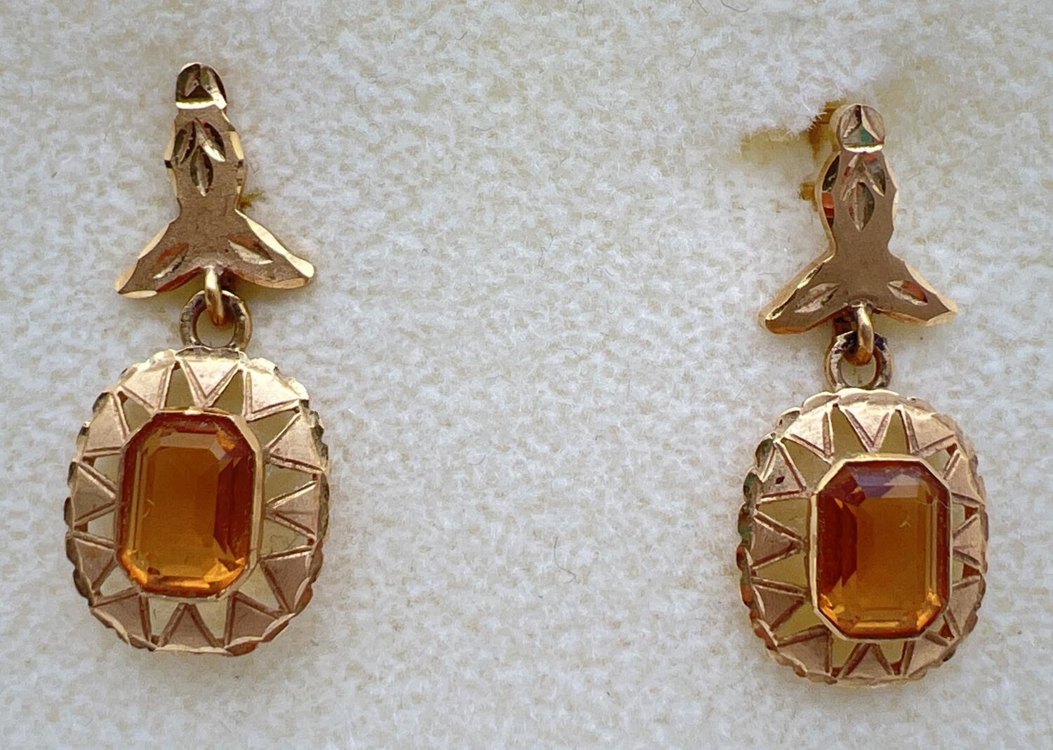 A pair of vintage 18ct gold and citrine lever backed drop earrings. Floral design to posts, square