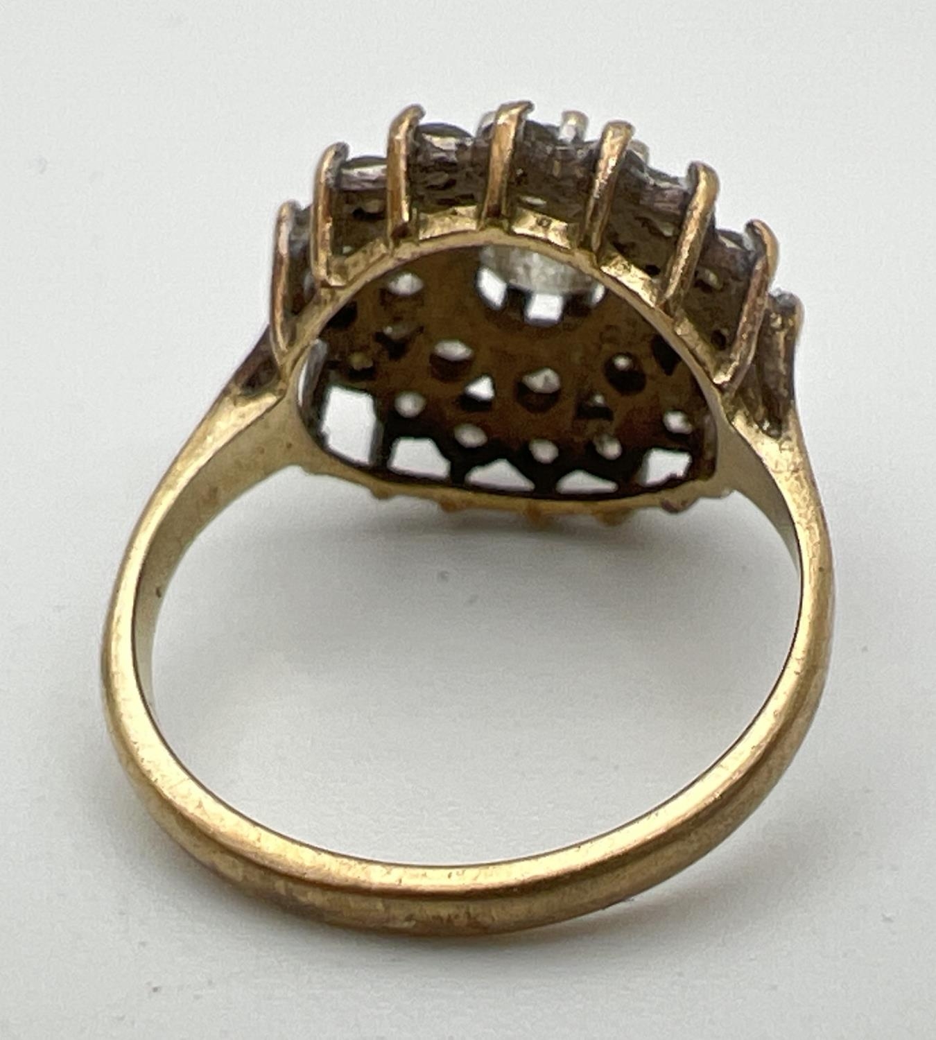 A 9ct gold and cubic zirconia large cluster ring. Central round cut stone surrounded by 2 rows of - Image 2 of 3