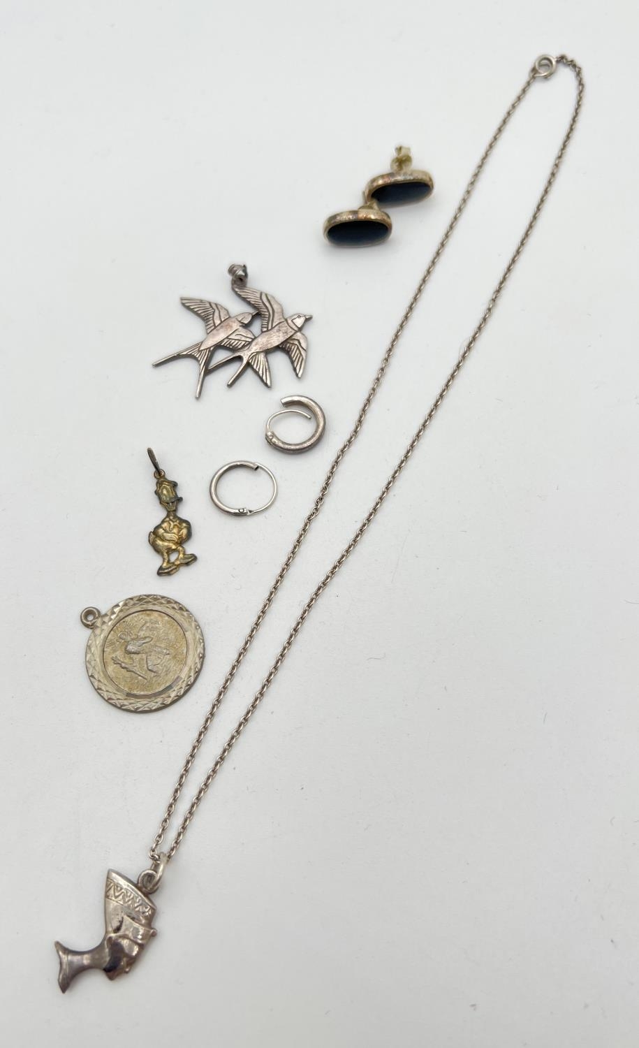 4 items of silver and white metal jewellery to include Donald Duck pendant/charm, double swallow