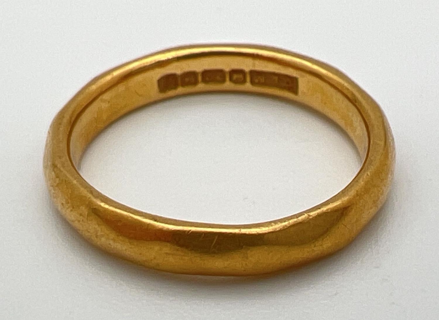 A vintage 22ct gold wedding band. Full hallmarks to inside of band. Size J. Total weight approx. 4.