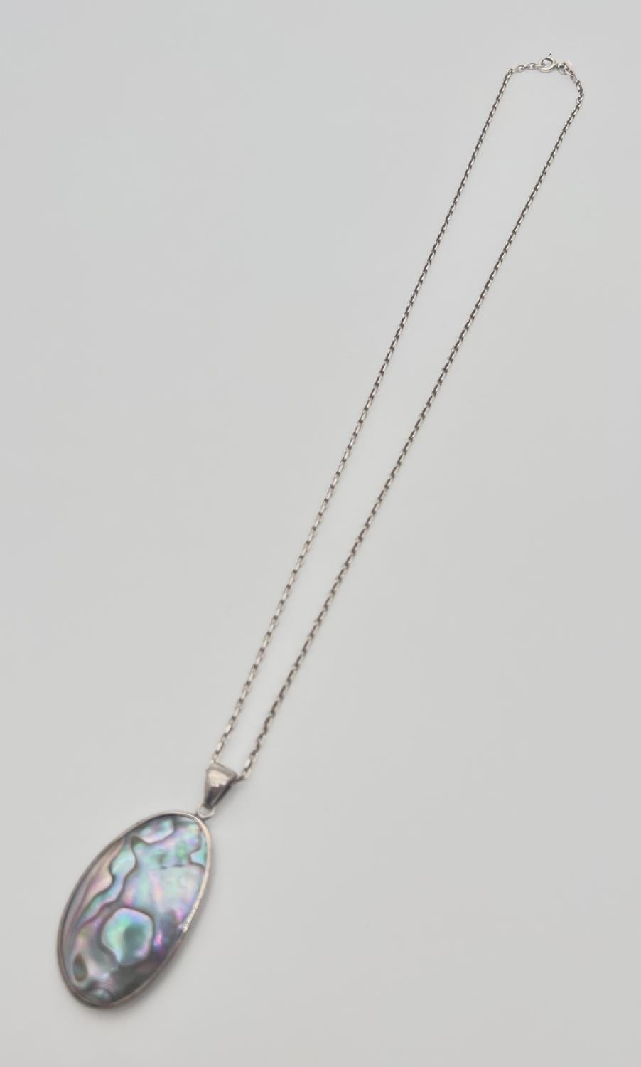 An oval shaped Abalone shell pendant set in silver, on a 20" belcher chain with spring ring clasp. - Image 2 of 3