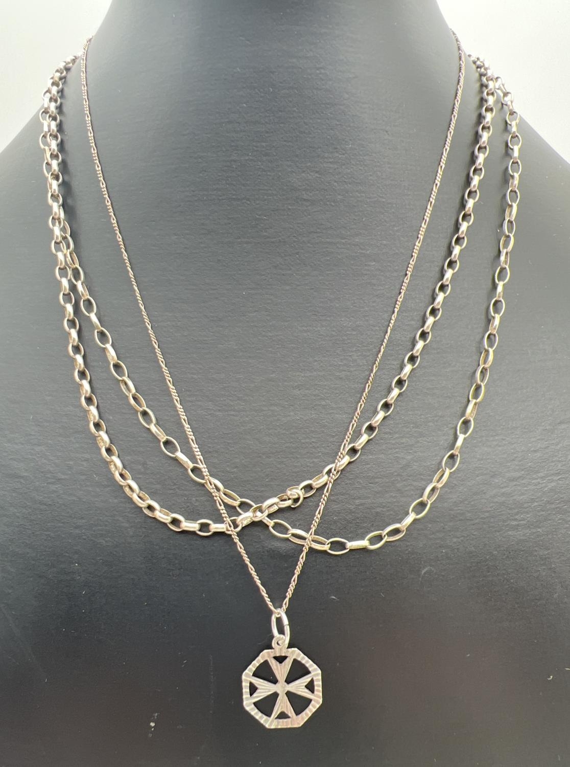 3 silver necklaces, 2 x 18" belcher chains both with spring ring clasps, together with an 18" fine