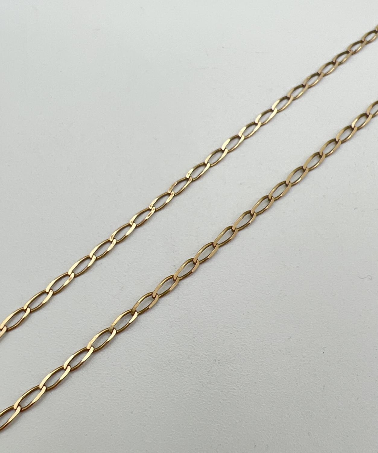 A 9ct gold 18" curb chain with spring ring clasp (clasp needs attention). Gold marks to fixings.