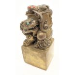 A gilt bronze Chinese seal with dragon & lizard design finial and stone set detail. Approx. 12.5cm