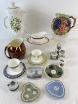 A box of assorted vintage ceramics to include Royal Doulton, Wedgwood, Royal Worcester. Lot includes