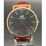 A Classic G40R01 men's wristwatch by Daniel Wellington. Brown leather strap with gold tone case