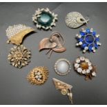 10 vintage brooches in varying styles and sizes to include stone set and floral design. Lot includes