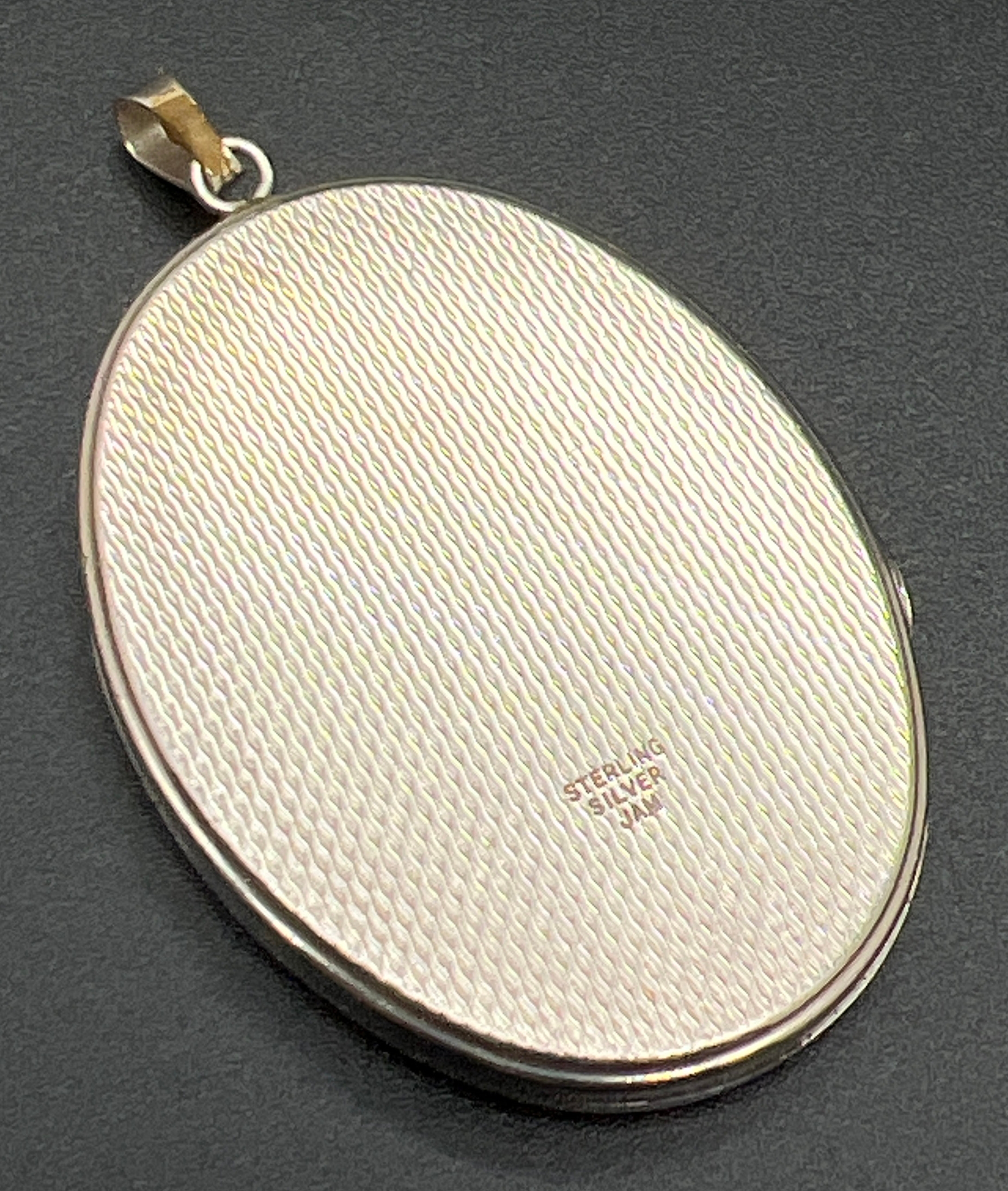 A large vintage silver oval shaped locket with floral engraving to front and engine turned - Image 2 of 2
