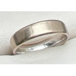 A vintage 9ct gold wedding band, ring size J½. Hallmarks to inside of band. Total weight approx. 2.