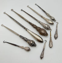 10 assorted antique hallmarked silver handled button hooks, in varying sizes. Longest approx. 23cm