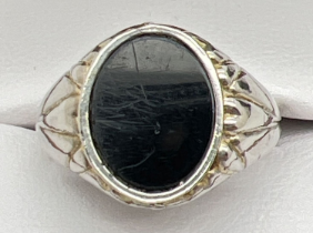 A vintage onyx set signet style ring with channelled design mount. Ring size W.