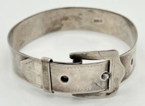 A vintage silver adjusting buckle bangle with delicate scallop engraving to both edges and 3