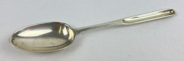 A Victorian silver marrow spoon, fully hallmarked to reverse of handle for George Adams, London