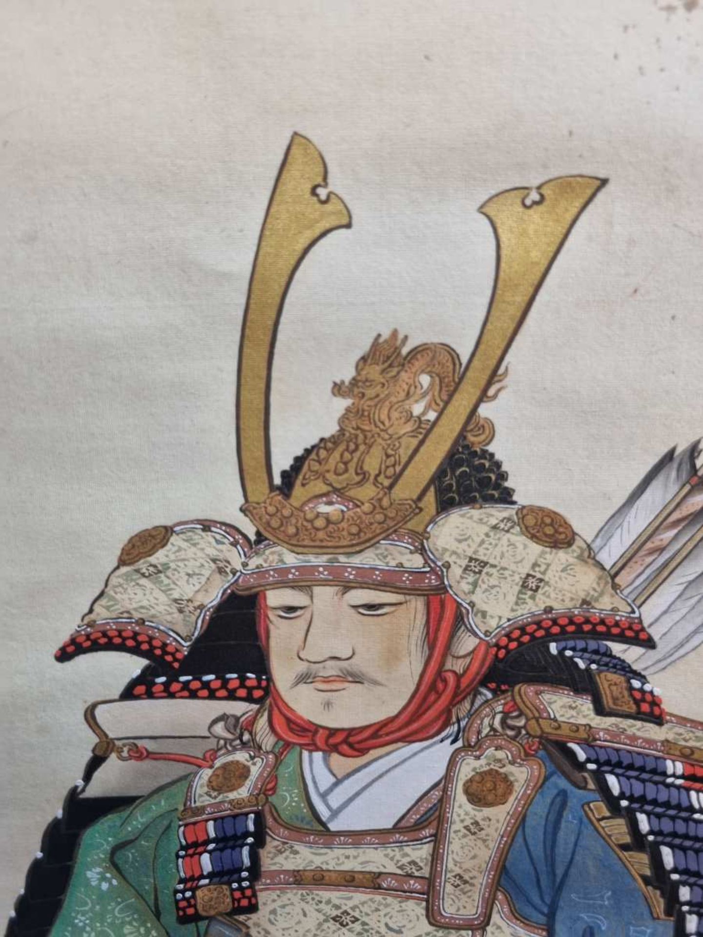 Thronender Samurai mit Bogen und Fächer - Bild 2 aus 8
