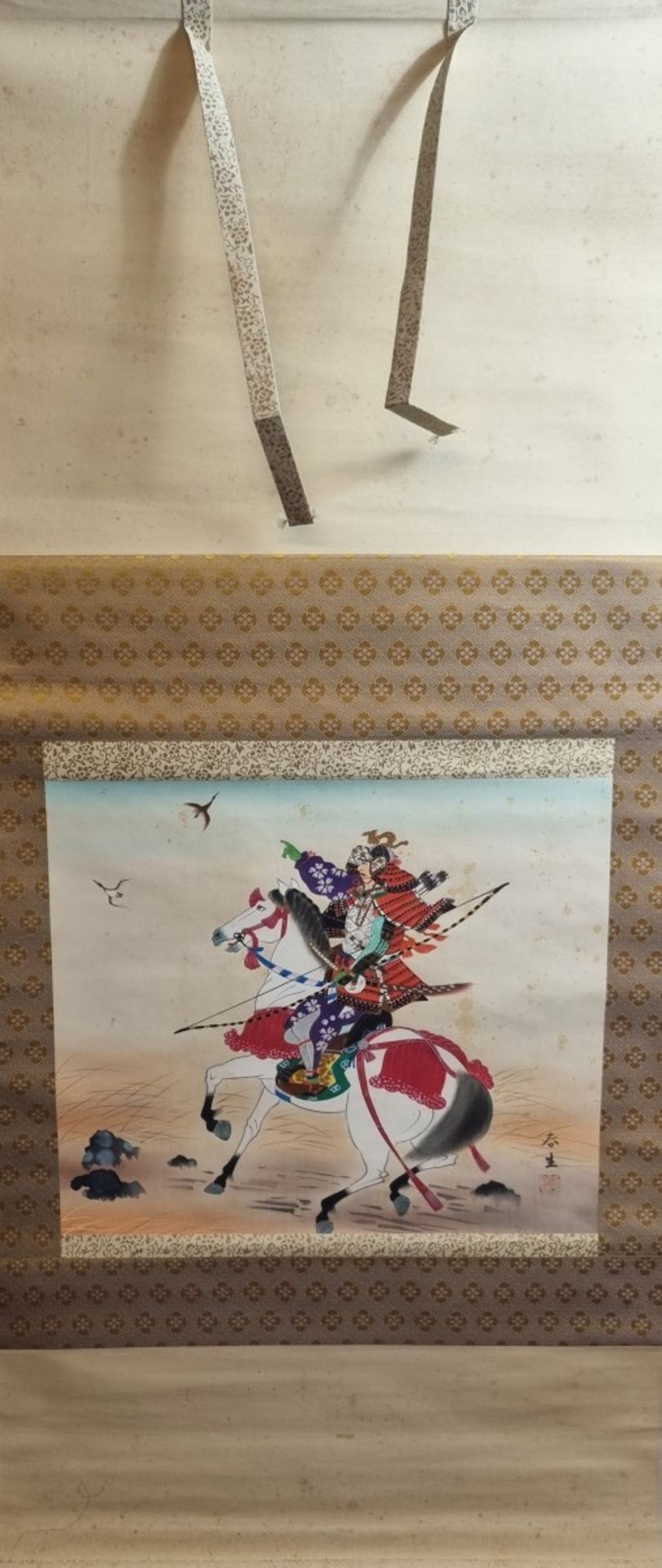Samurai auf weißem Pferd gen Himmel weisend - Image 5 of 7