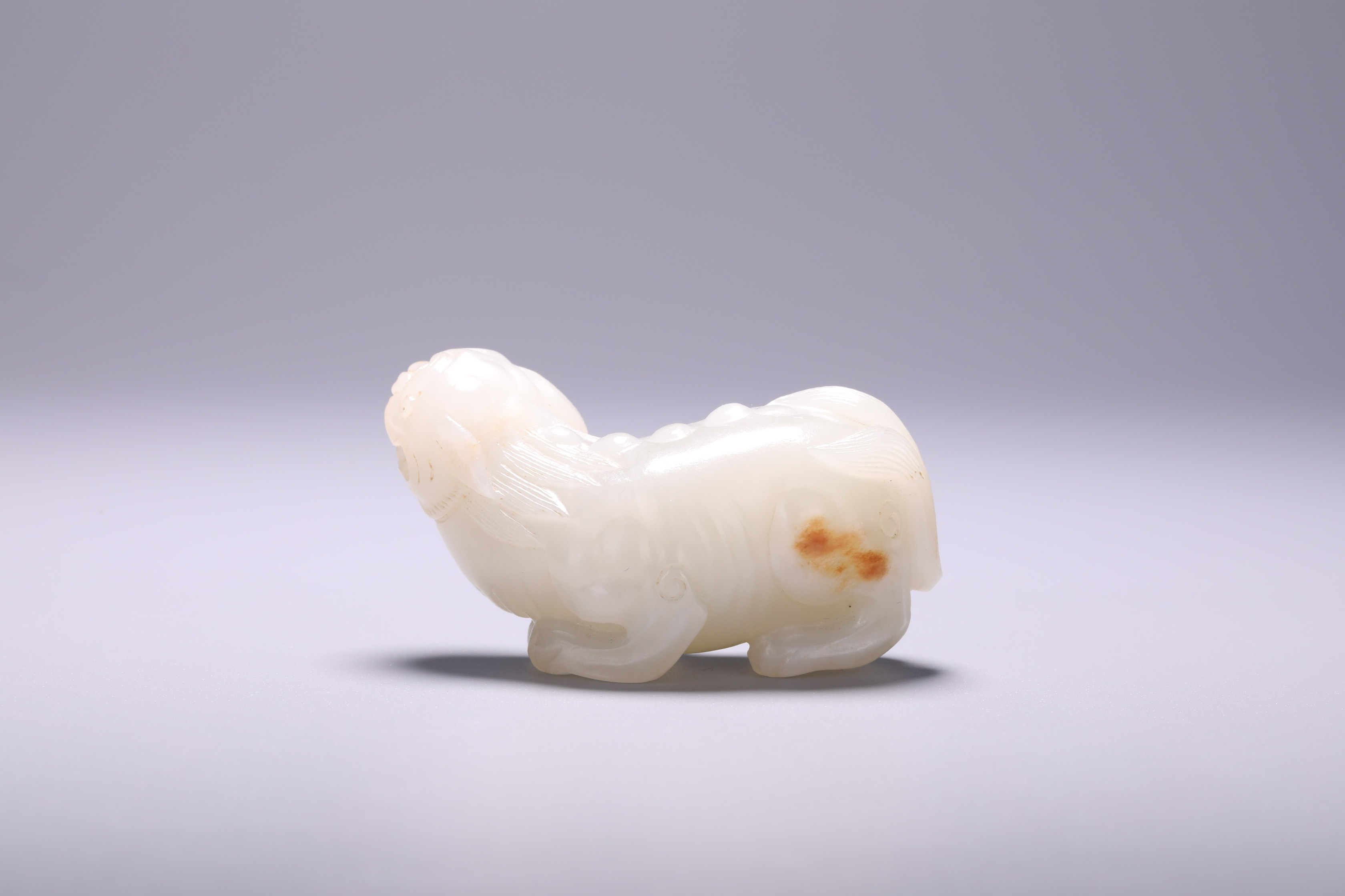 A Chinese jade 'Mythical Beast' carving, L 6,5 - H 3,5 cm - Image 2 of 3