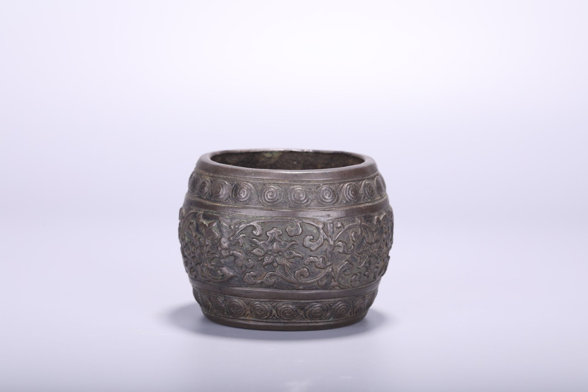 A Chinese carved bronze barrel-shaped 'Lotus Scroll' censer, H 6,7 - Dia 9 cm - Weight 350 g