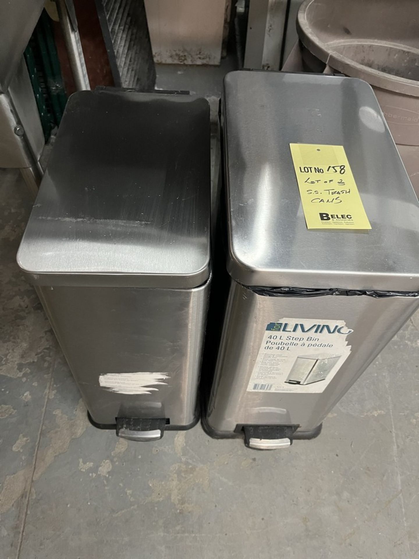 LOT: (2) réceptacles à rebus acier inox