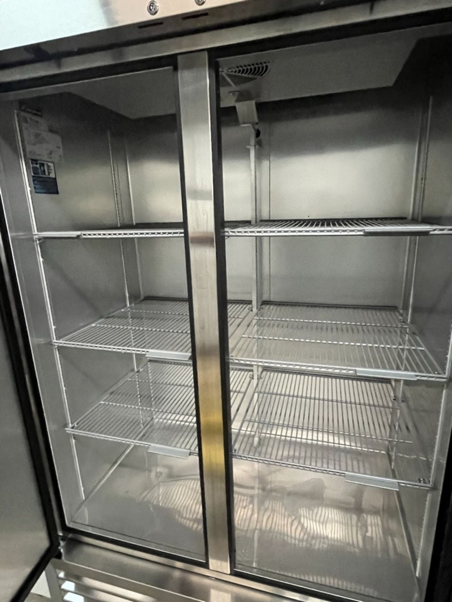 Réfrigérateur TRUE, 2-Portes, mod: T-43-H, 47'' x 83''H, sur Roues - Image 3 of 5