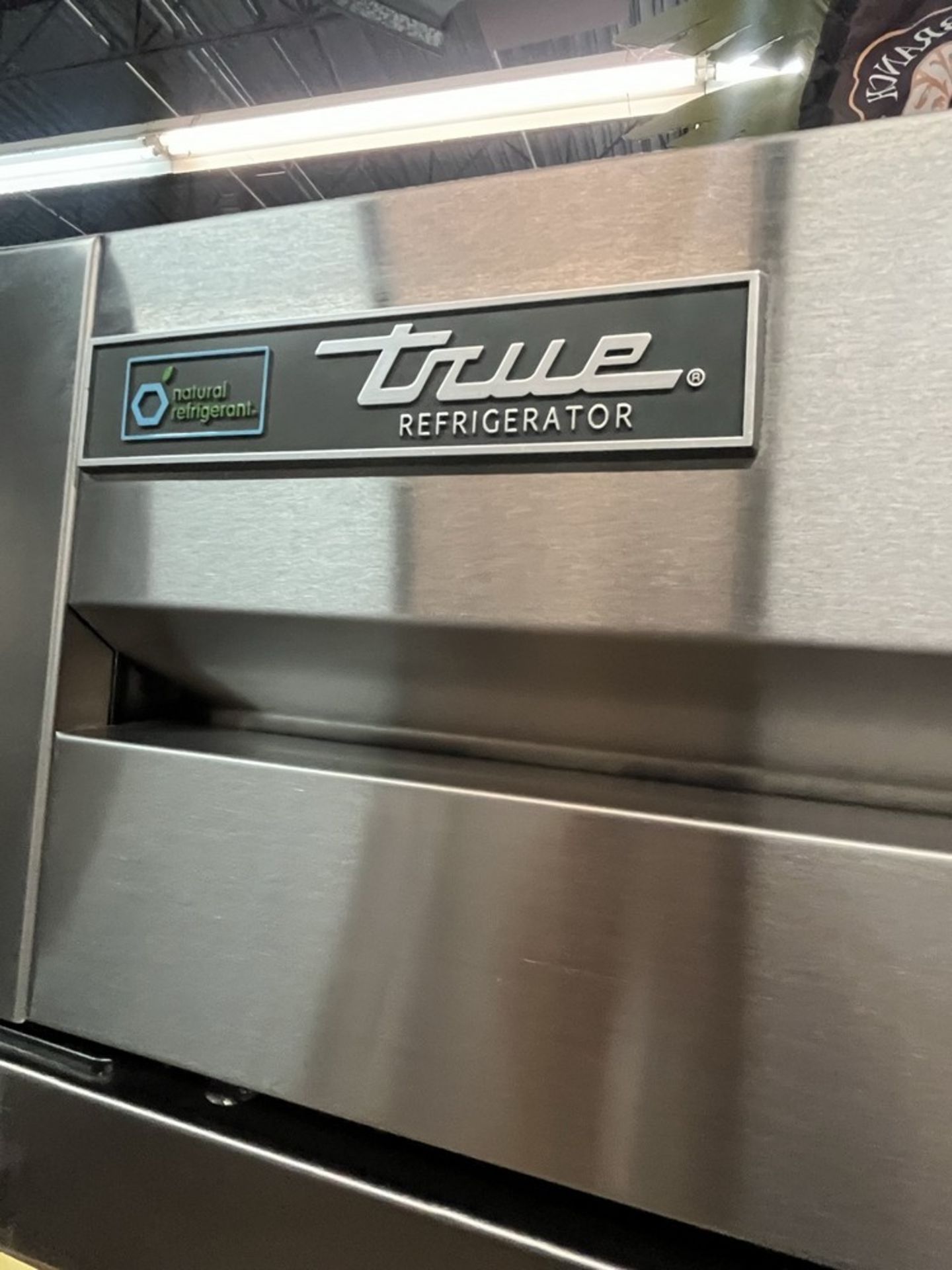 Réfrigérateur TRUE, 2-Portes, mod: T-43-H, 47'' x 83''H, sur Roues - Image 2 of 5