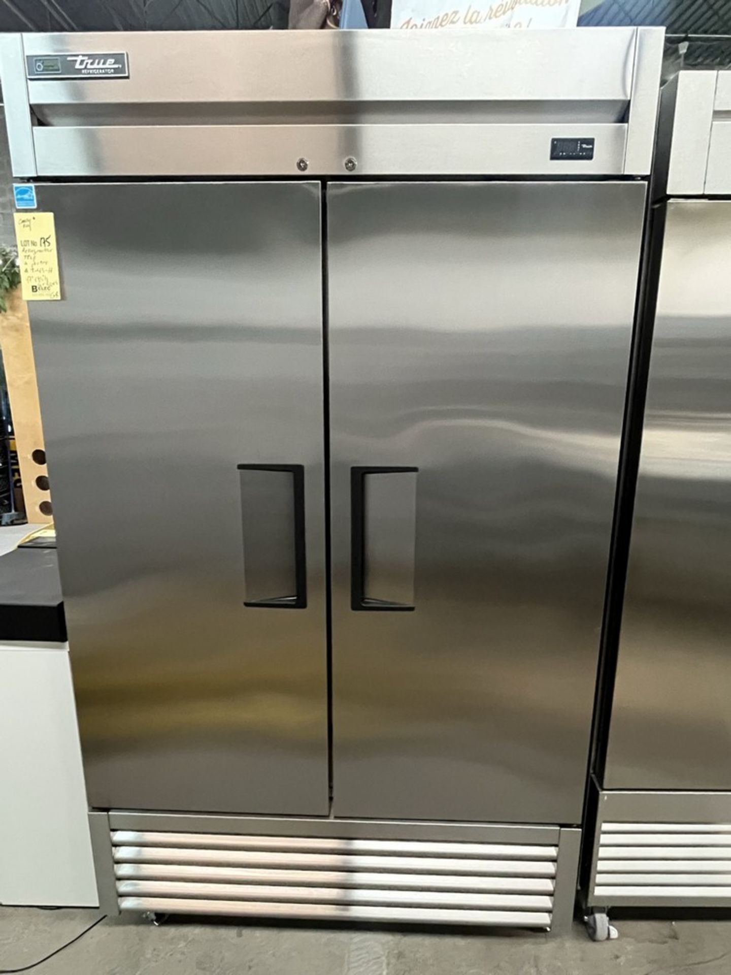 Réfrigérateur TRUE, 2-Portes, mod: T-43-H, 47'' x 83''H, sur Roues