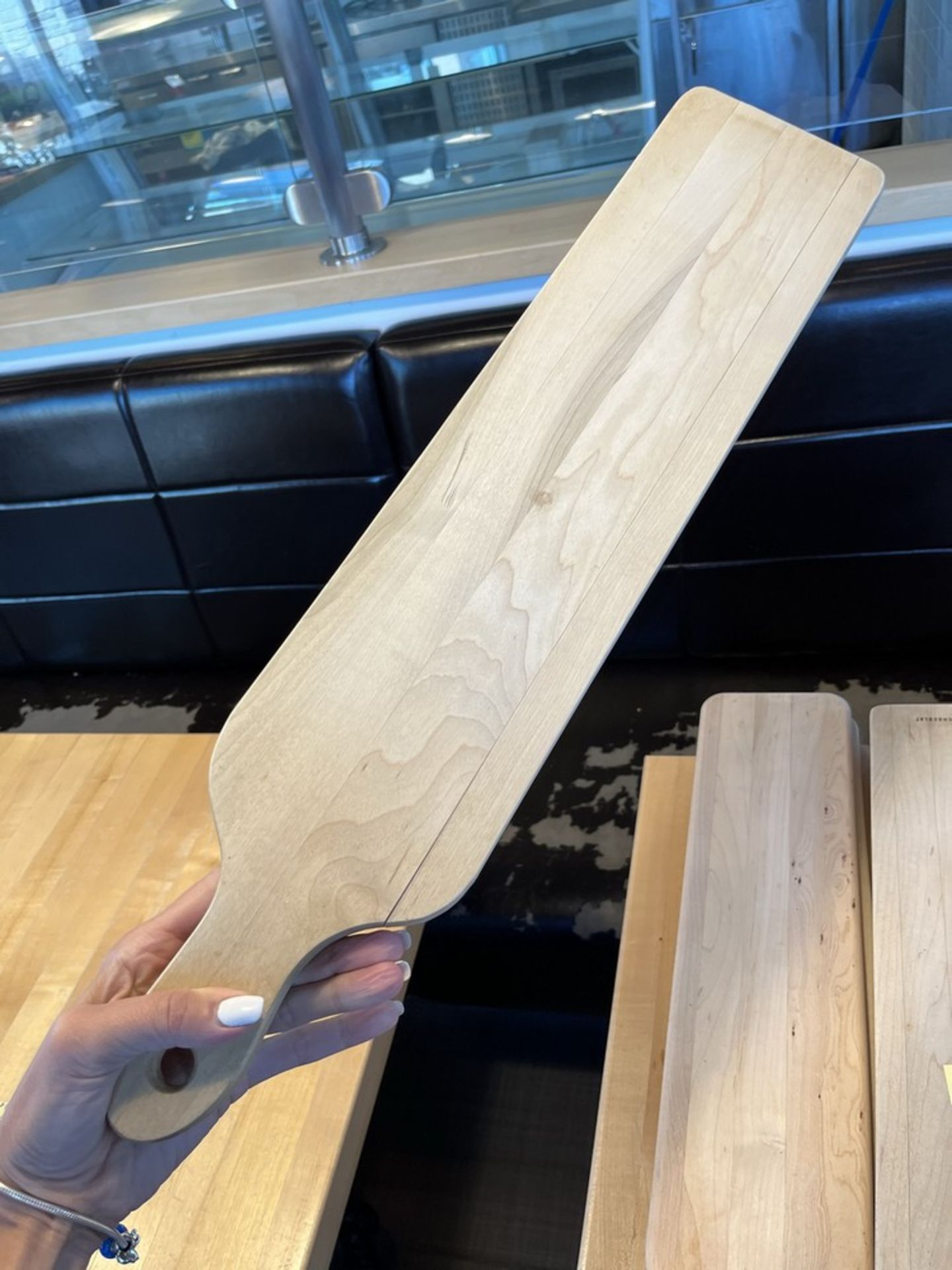 LOT: (18) Planches/Présentoirs en Bois, 24'' x 5''